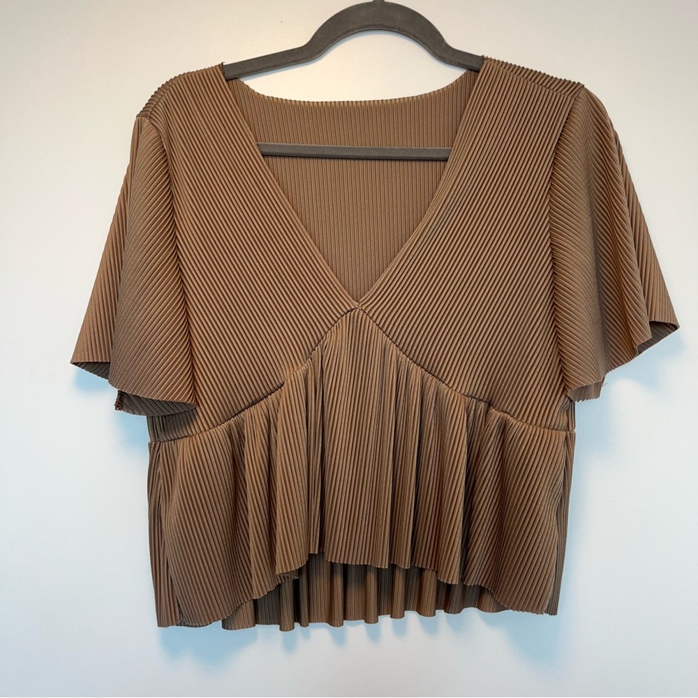 Brown crop top/ V neck/ accordion style shirt / Size M